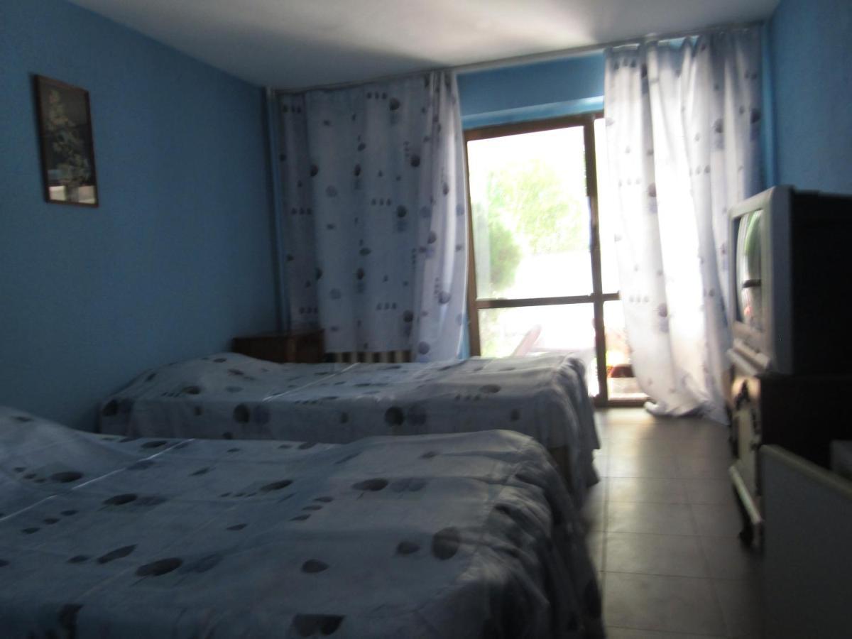 Hostel Papagal Warna Exterior foto