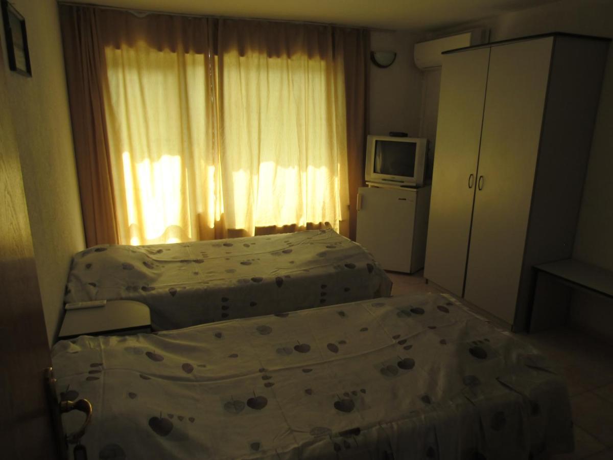 Hostel Papagal Warna Exterior foto