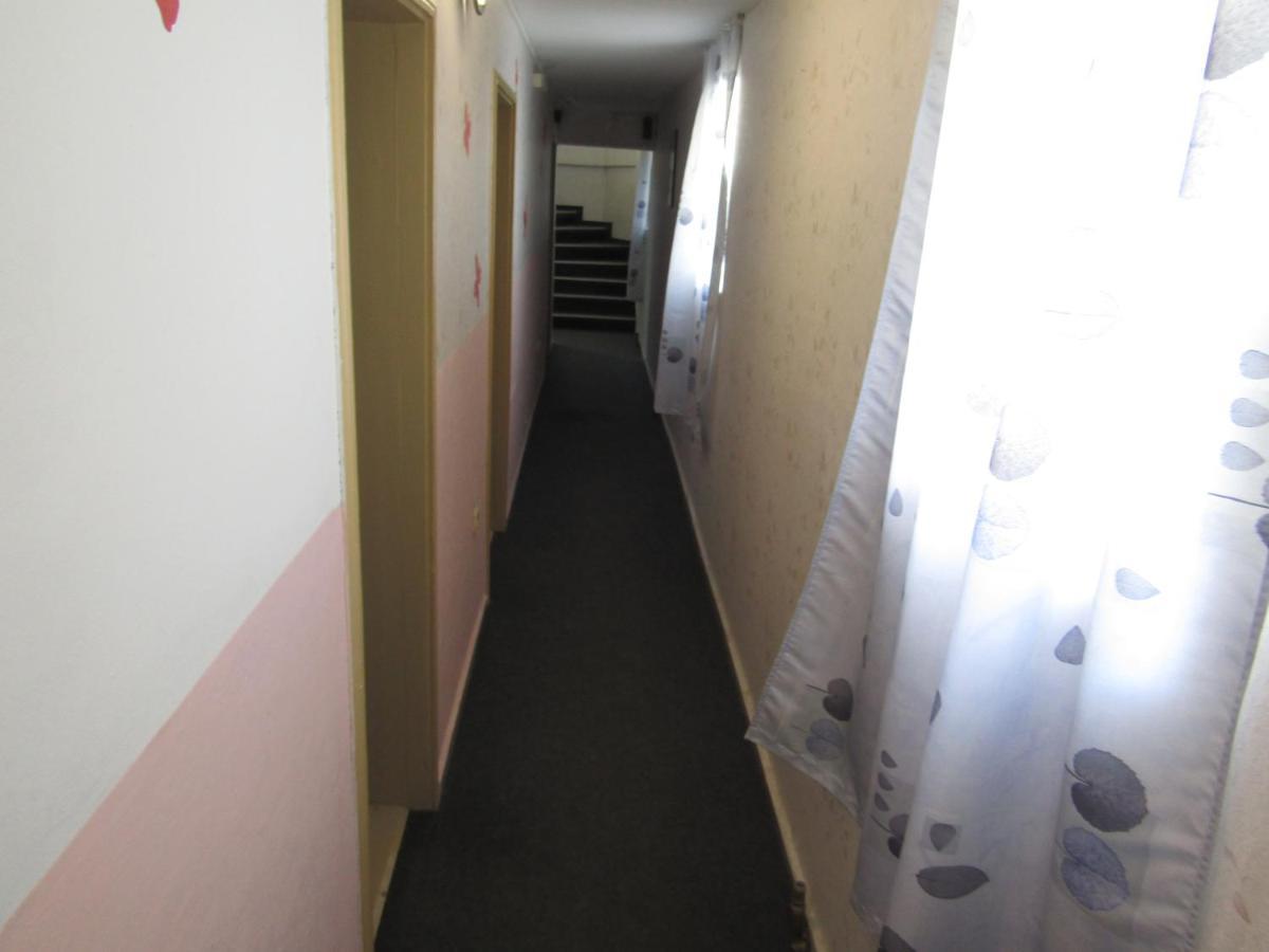 Hostel Papagal Warna Exterior foto