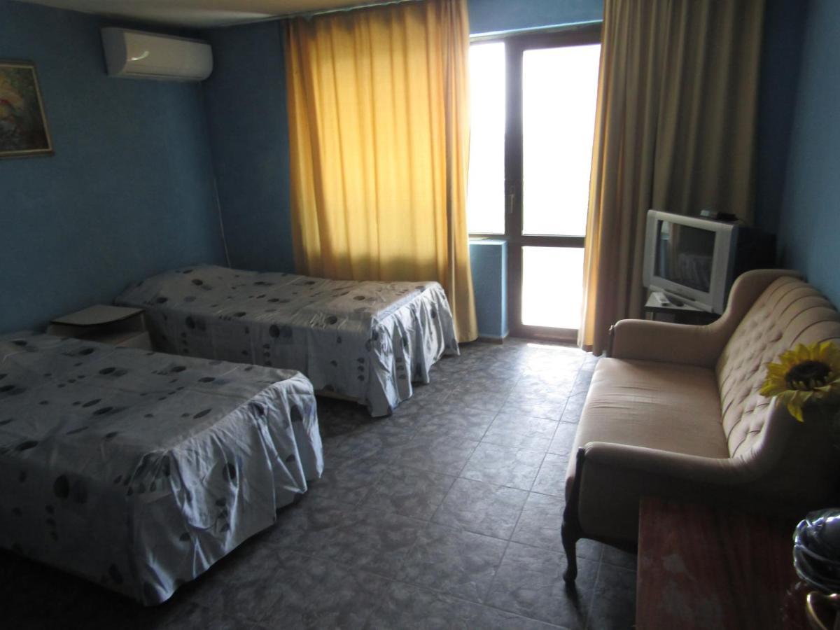 Hostel Papagal Warna Exterior foto
