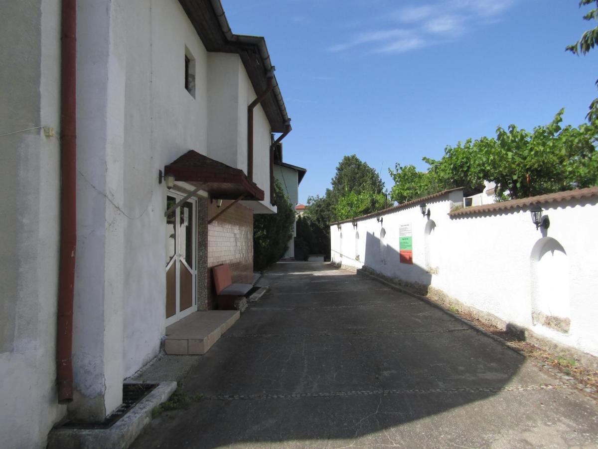 Hostel Papagal Warna Exterior foto