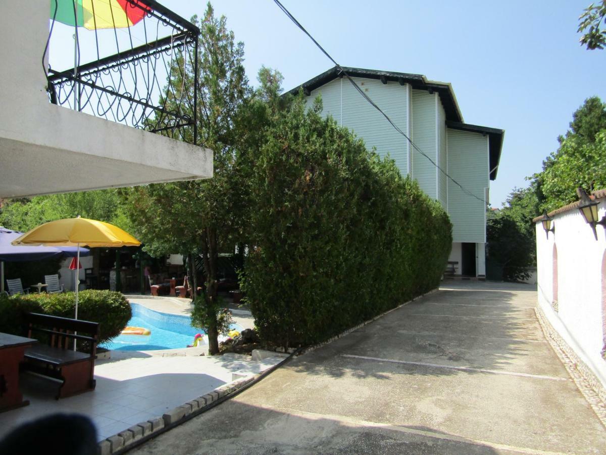 Hostel Papagal Warna Exterior foto