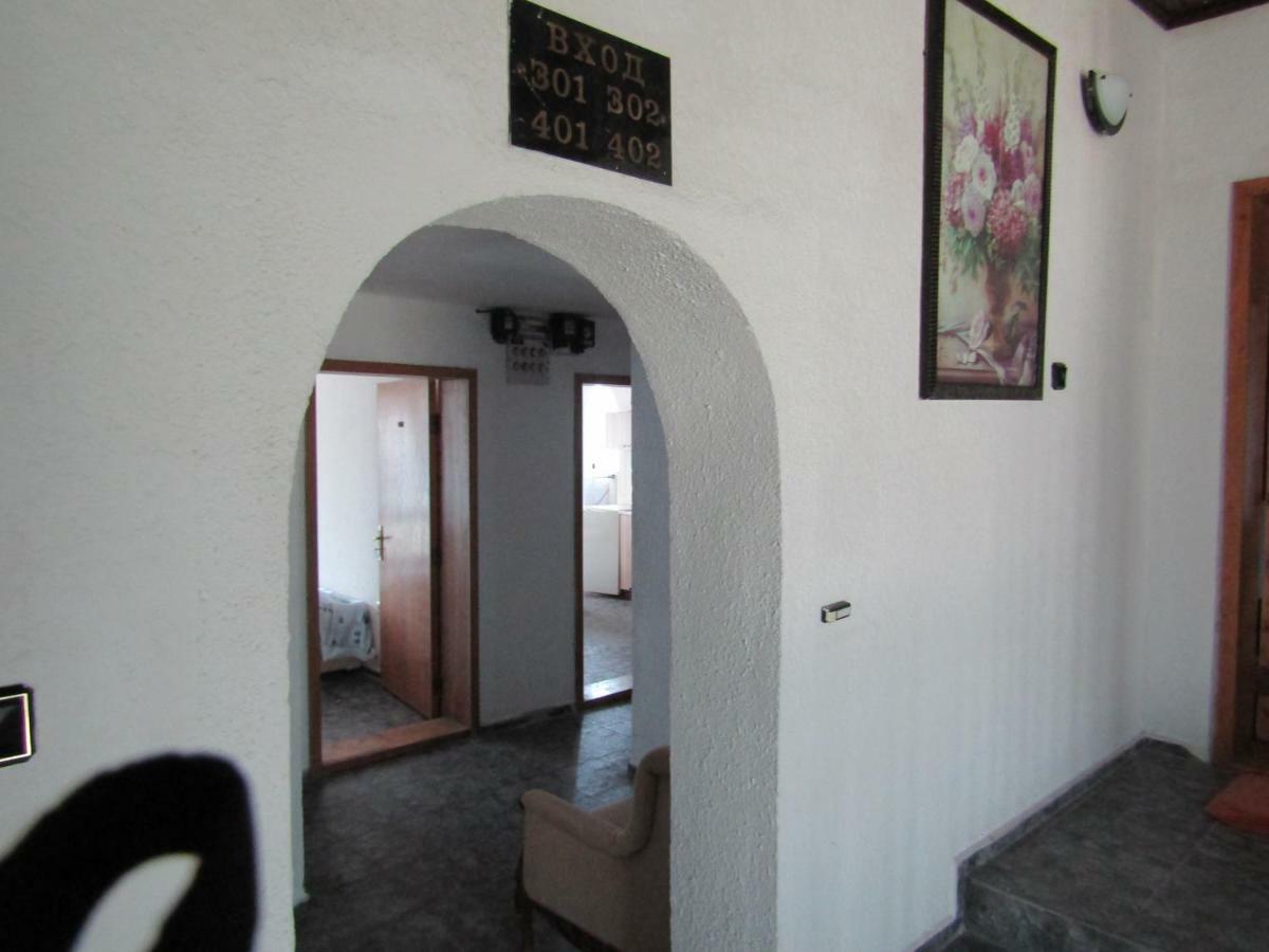 Hostel Papagal Warna Exterior foto
