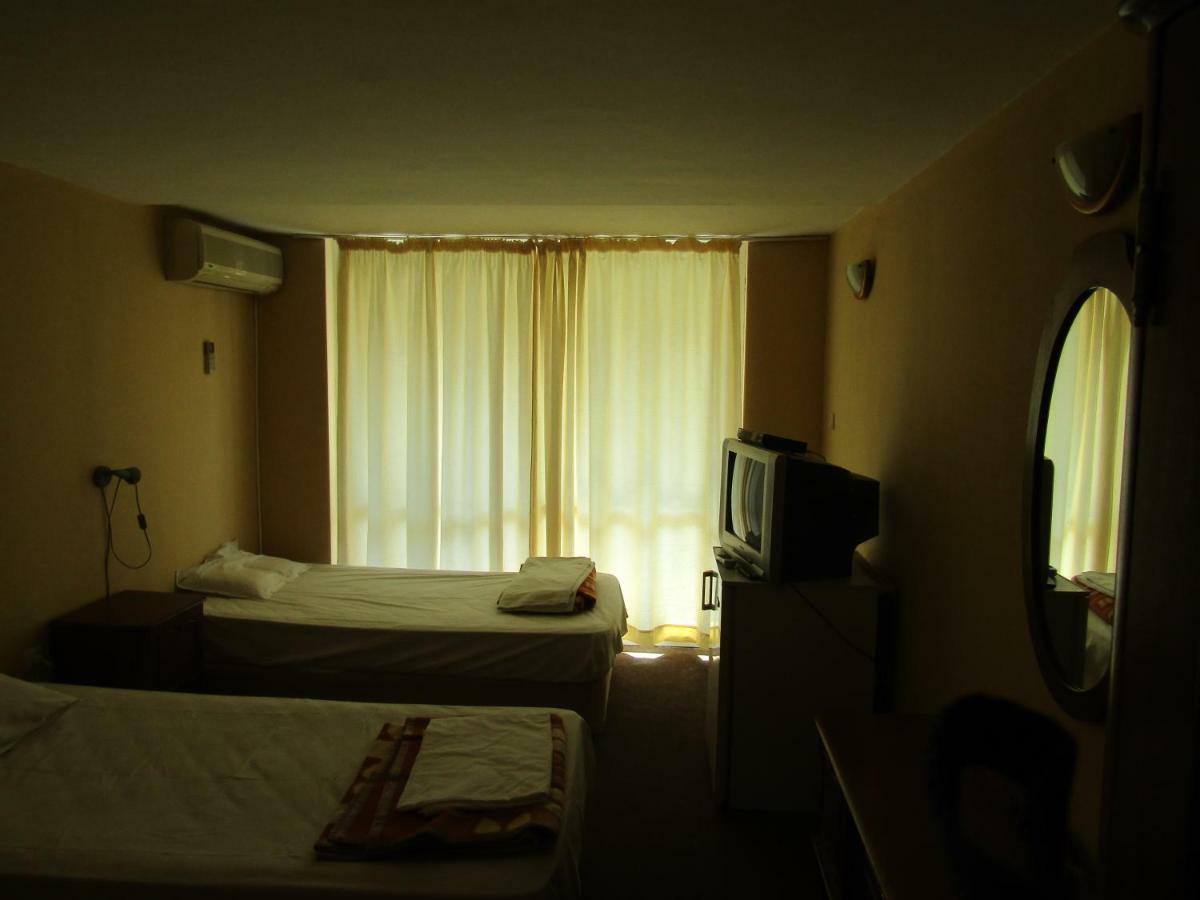 Hostel Papagal Warna Exterior foto