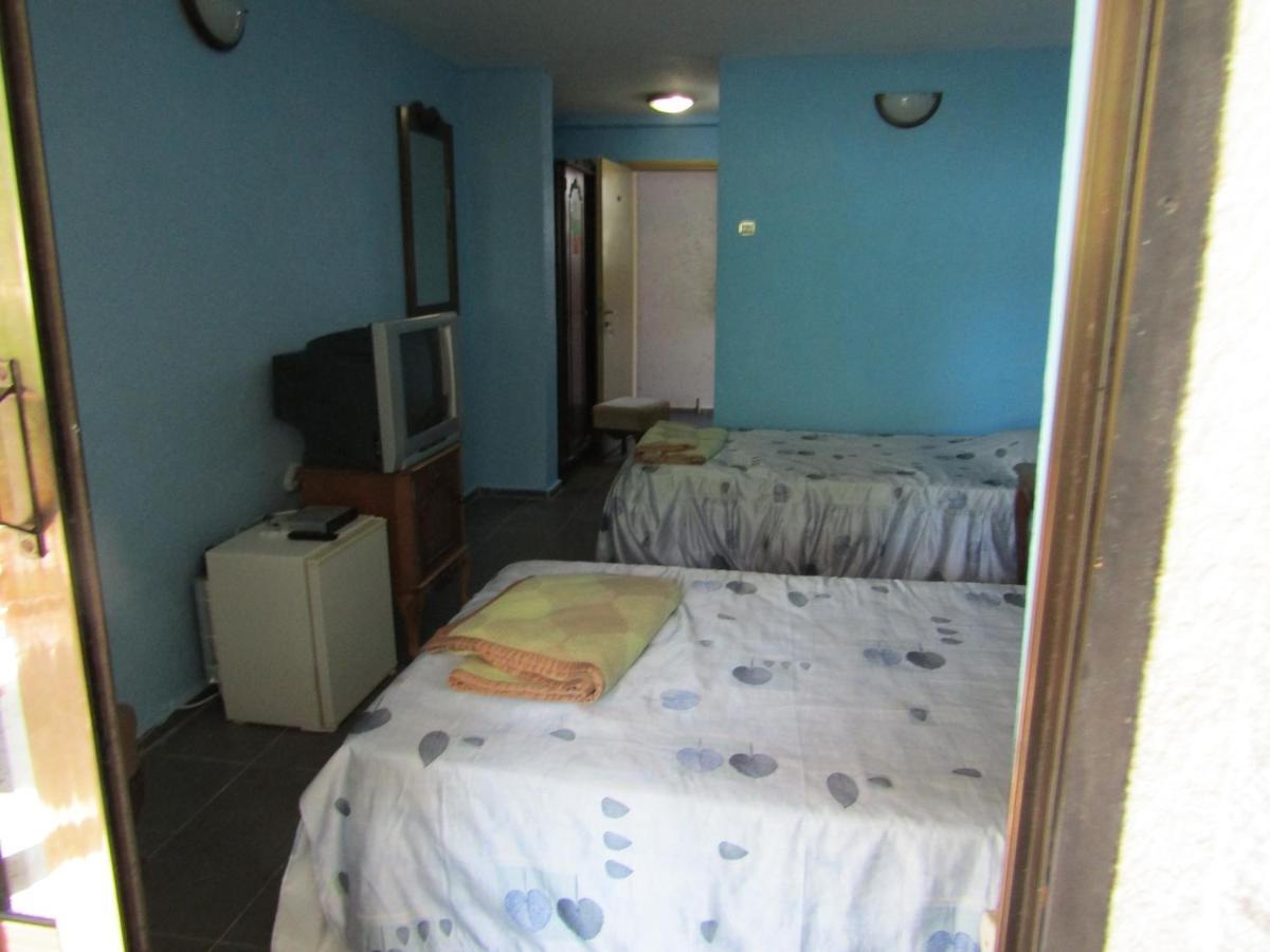 Hostel Papagal Warna Exterior foto