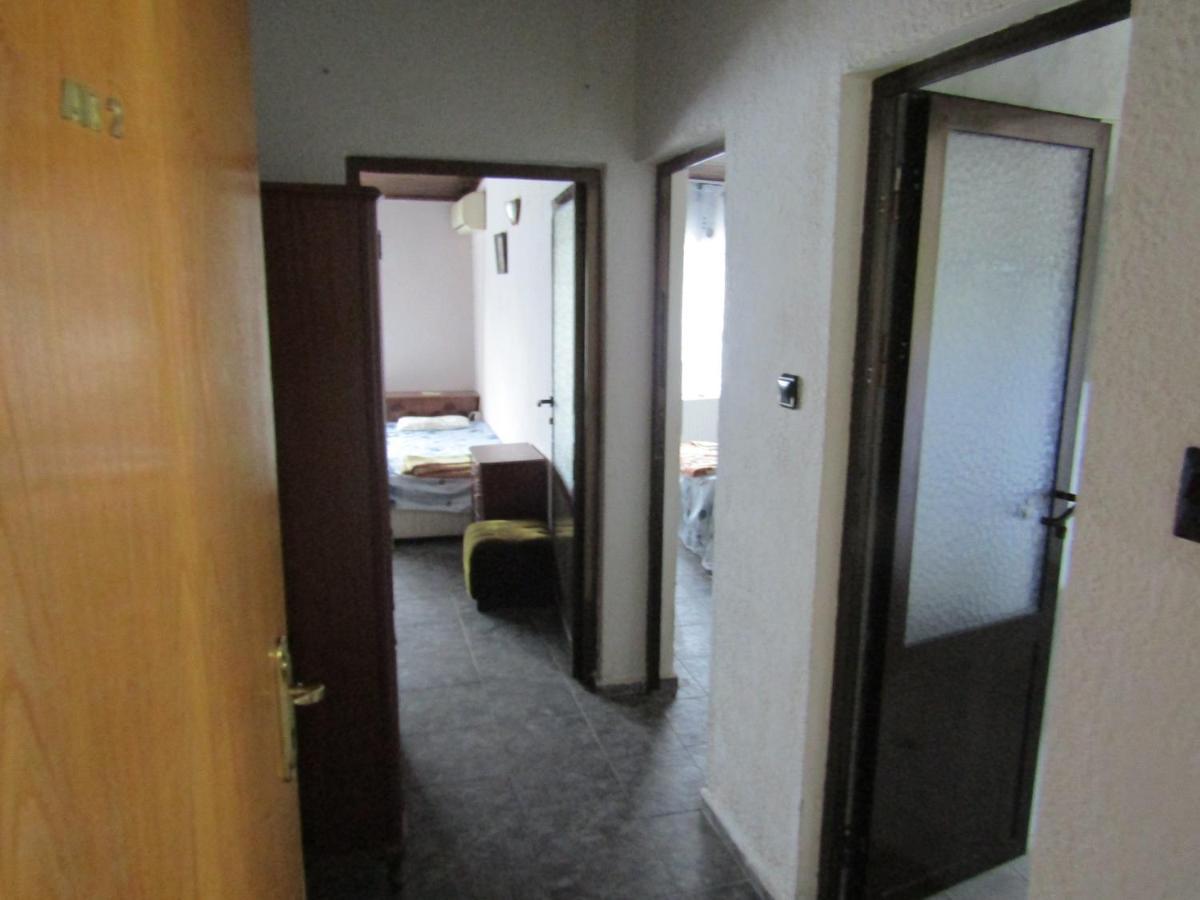 Hostel Papagal Warna Exterior foto